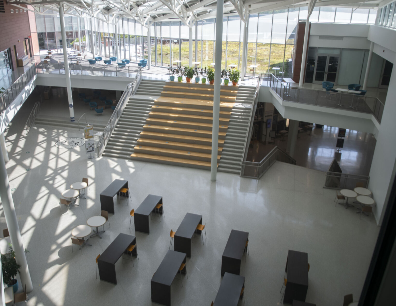 HUB, Monumental Stairs